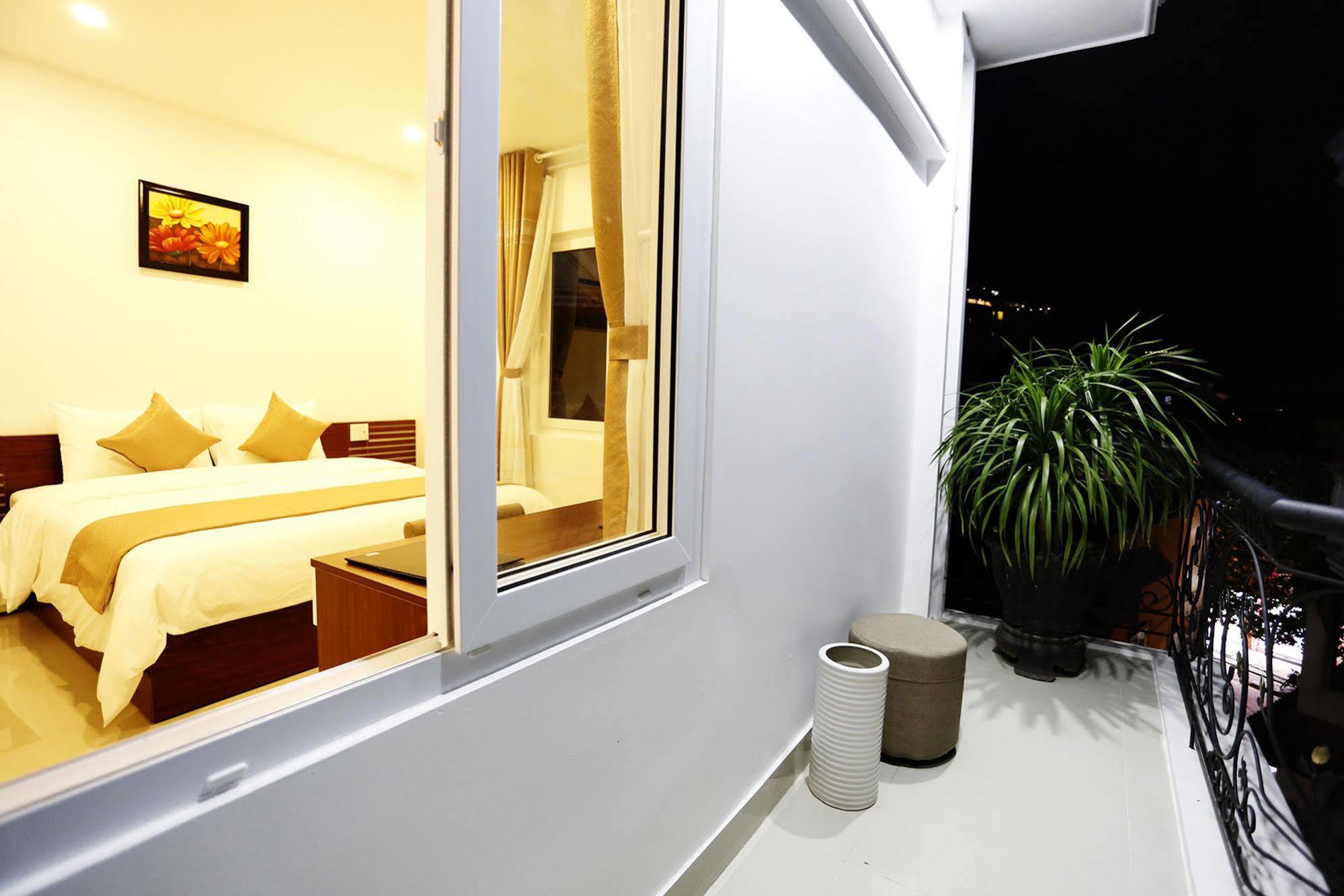 Moon & Sun Hotel Hue Exterior foto